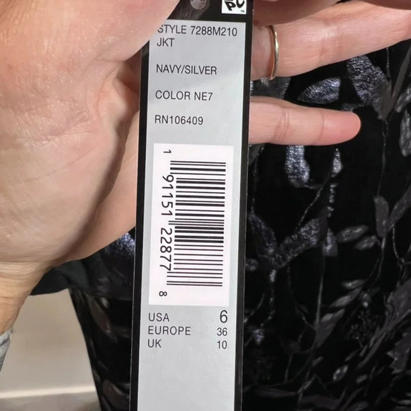 Tahari Arthur S. Levine Navy & Silver Floral Velvet Long Line Jacket 6 NWT - Picture 4 of 7